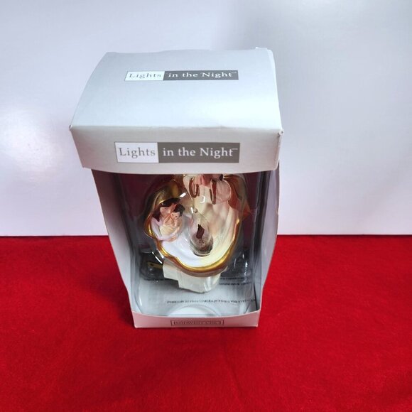 Holy Family Nightlight Flickering Candlelight by Ganz Lights in the Night - Picture 4 of 8